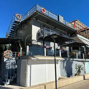 Yacht Sarandë